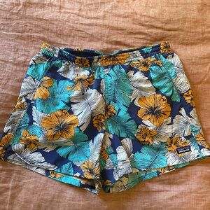 Patagonia Baggies Shorts - tropical print, EUC